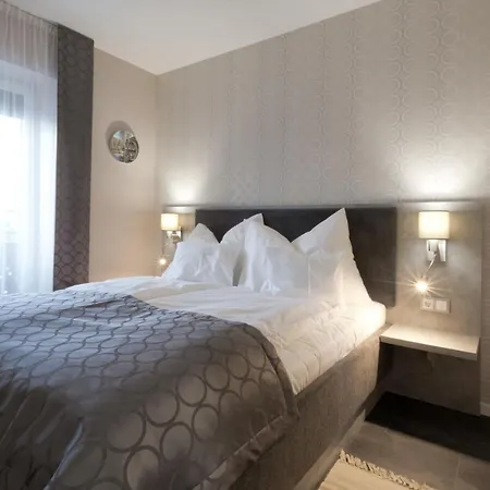 فندق Bubble Es Rendezvenykoezpont 3*