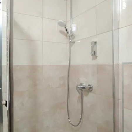 Bubble Es Rendezvenykoezpont 3* زالاجيرسيج