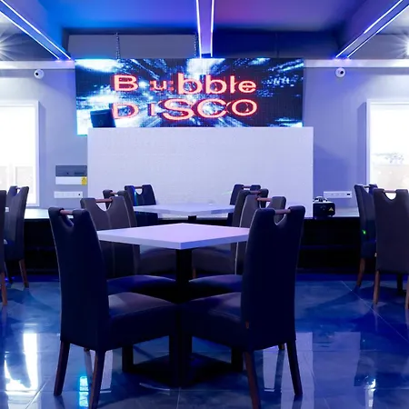 Bubble Es Rendezvenykoezpont מלון 3*