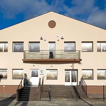 Hotel Bubble Es Rendezvenykoezpont 3*