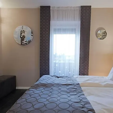 Hotel Bubble Es Rendezvenykoezpont