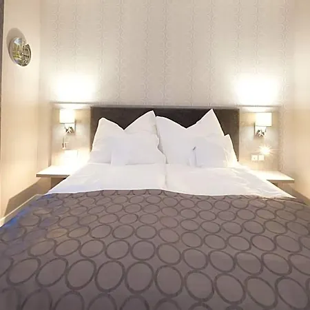Hotel Bubble Es Rendezvenykoezpont 3*