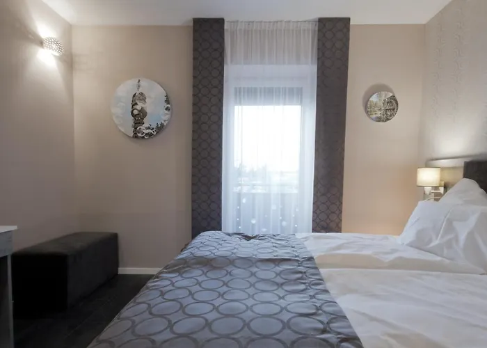 Bubble Es Rendezvenykoezpont 3*