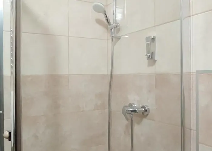 Bubble Es Rendezvenykoezpont 3* זלאגרסג